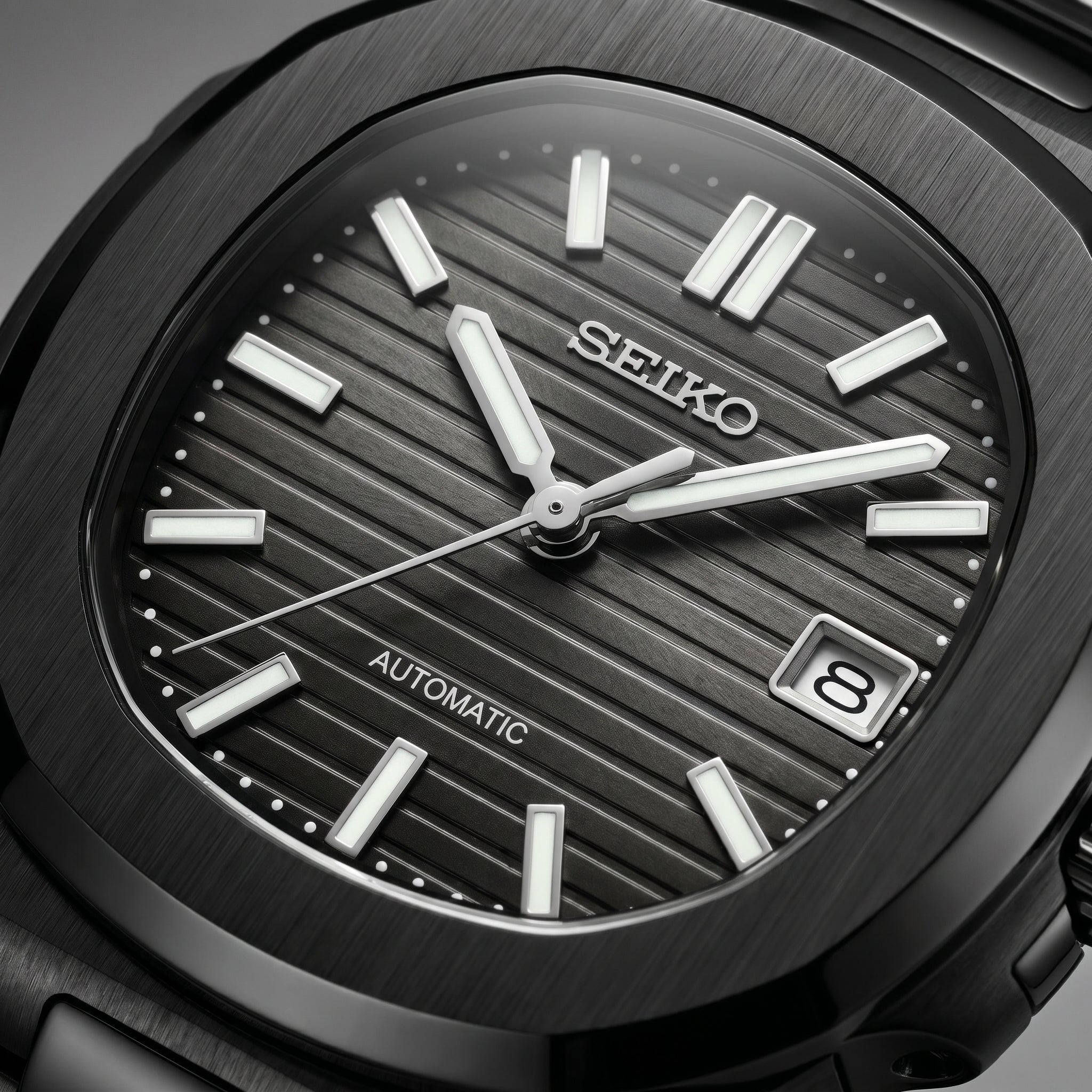 Nautilus Triple Black